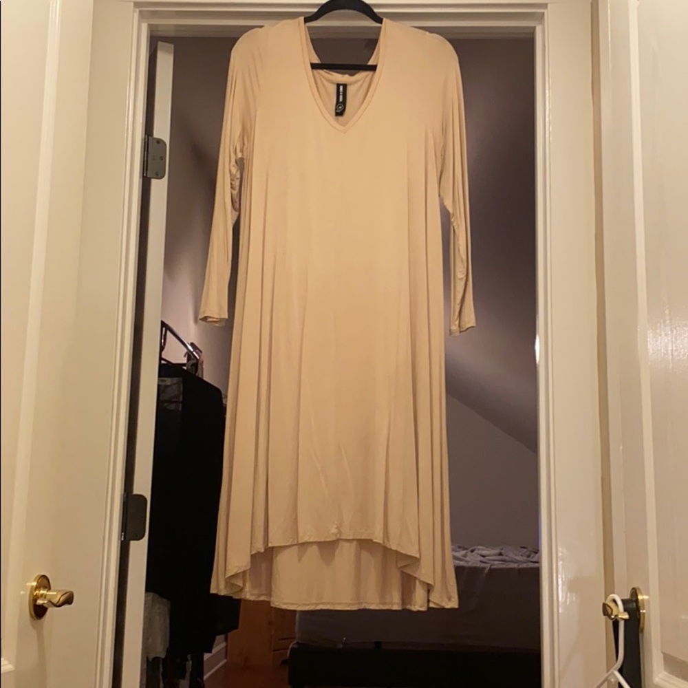Agnes $Dora long sleeve hi low dress.  NWT